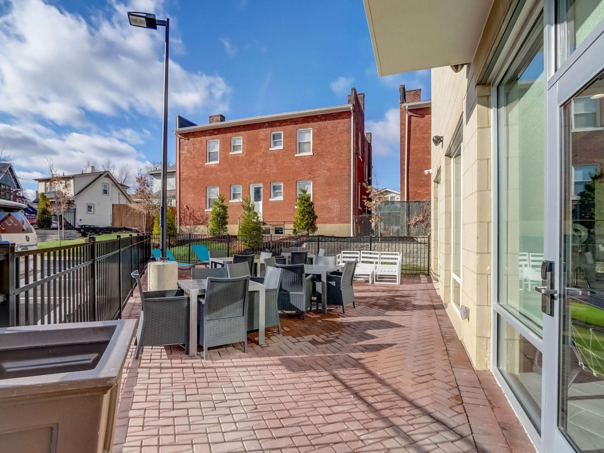 Hampton Inn & Suites Cincinnati Midtown Rookwood Exterior foto